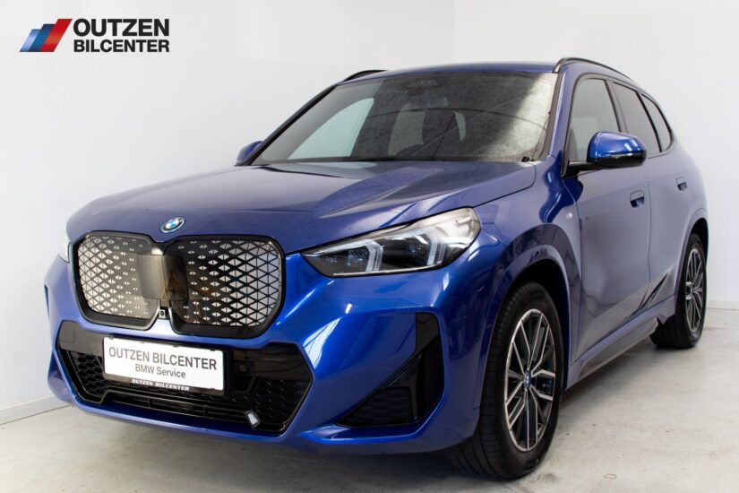 BMW iX1 eDrive20 Fully Charged M-Sport hos Outzen Bilcenter [0]